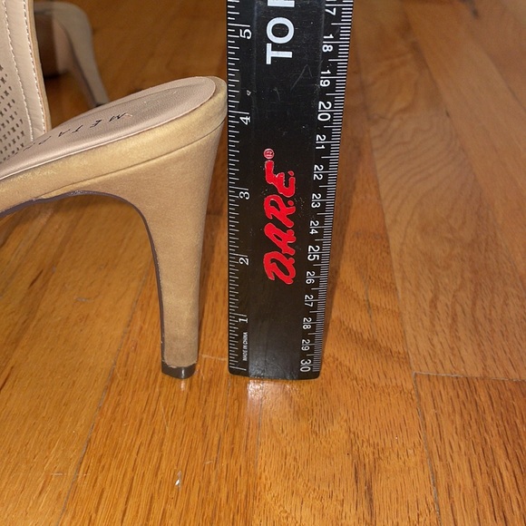 Metaphor Geneva Heels. Size 10. Tan. EUC - Picture 11 of 11